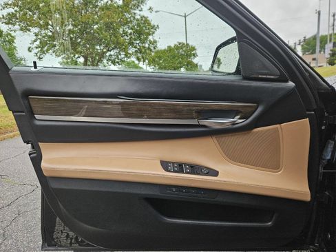 Used 2014 BMW 750Li RWD image 12