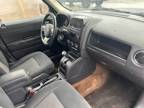 Used 2014 Jeep Patriot Latitude FWD image 21