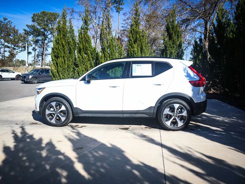 Used 2025 Volvo XC40 B5 Plus image 7