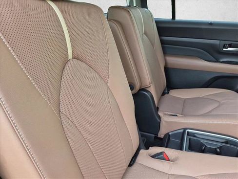 Used 2025 Toyota Grand Highlander AWD image 20