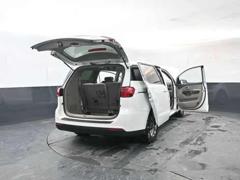 Used 2021 Kia Sedona LX image 26