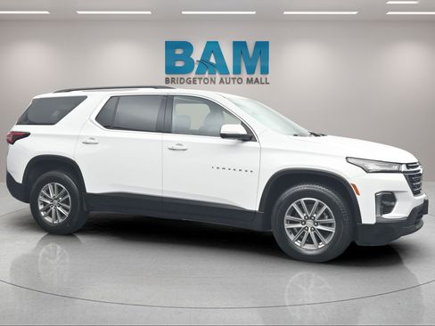 Certified 2023 Chevrolet Traverse LT FWD image 1