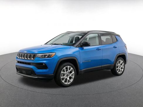 Used 2025 Jeep Compass Limited AWD/4WD image 9