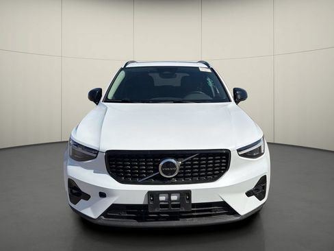 Used 2026 Volvo XC40 B5 Plus AWD/4WD image 2