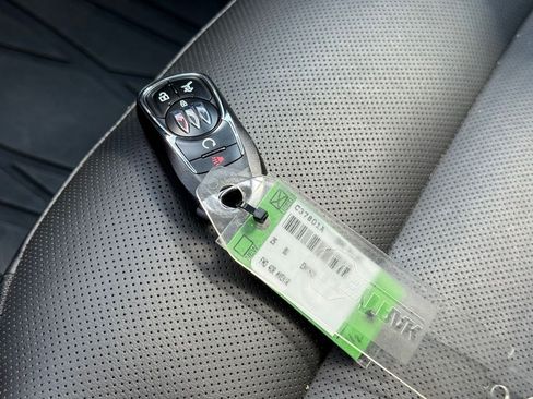 Used 2025 Buick Envista Avenir FWD image 37