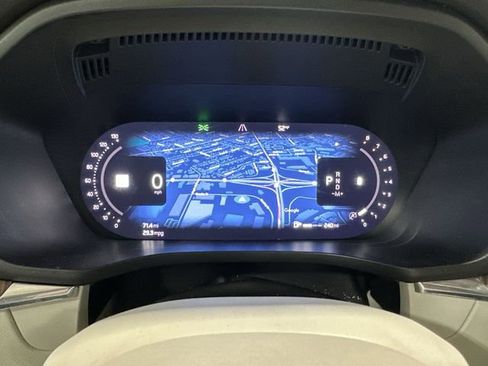 Used 2022 Volvo XC60 B5 Momentum image 14