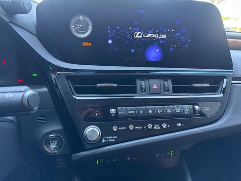 Used 2024 Lexus ES 250 w/ Premium Package AWD/4WD image 10