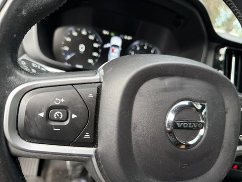 Used 2020 Volvo XC60 T5 Momentum w/ Protection Package Premier FWD image 18