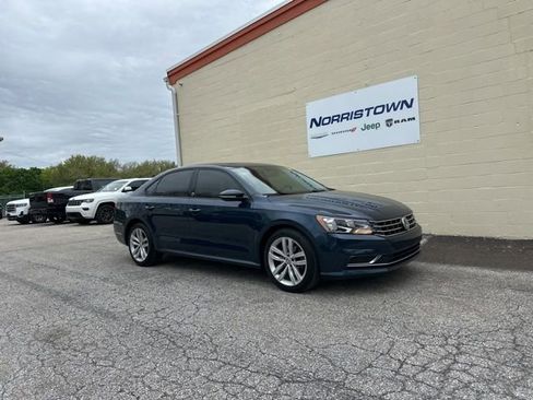 Used 2019 Volkswagen Passat 2.0T Wolfsburg w/ Wheels & Sunroof Package FWD image 2