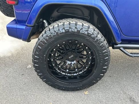 Used 2020 Jeep Wrangler Unlimited Sahara image 21