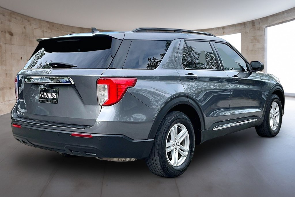 Used 2021 Ford Explorer XLT RWD image 2