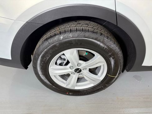 New 2026 Kia Sorento LX FWD image 10