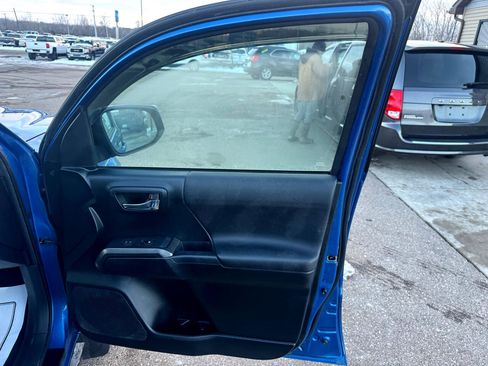 Used 2016 Toyota Tacoma SR5 image 14