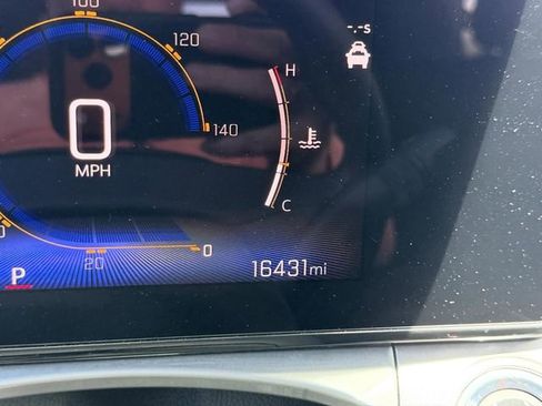 Certified 2024 Chevrolet Trax LT w/ LT Convenience Package FWD image 33