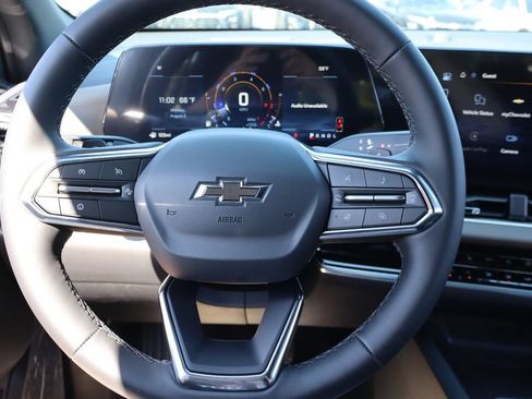 New 2027 Chevrolet Equinox LT w/ Convenience Package II FWD image 7