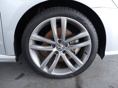 Used 2017 Volkswagen Passat 1.8T R-Line image 42