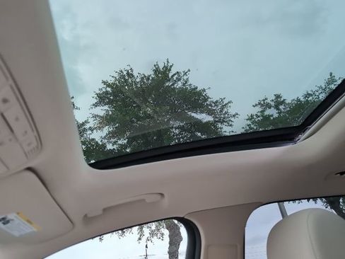 Used 2017 Mercedes-Benz GLC 300 w/ Premium 3 Package image 20