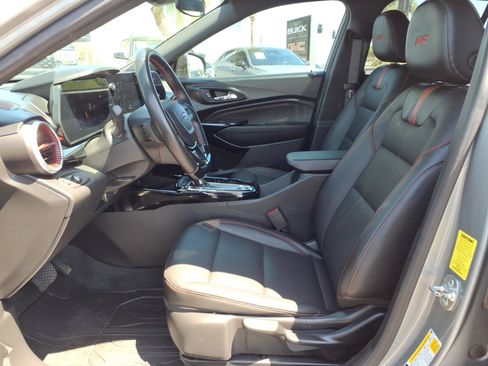 Used 2024 Chevrolet Trax RS w/ Sunroof Package FWD image 19