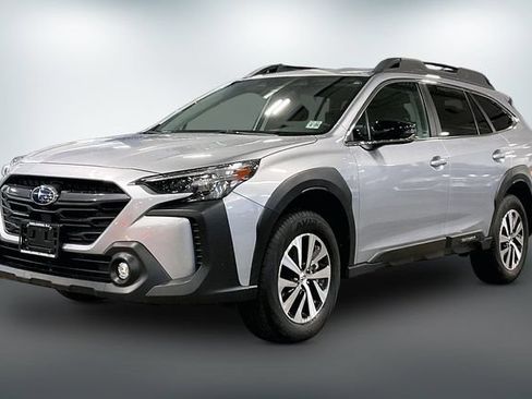 Used 2025 Subaru Outback Premium AWD/4WD image 3