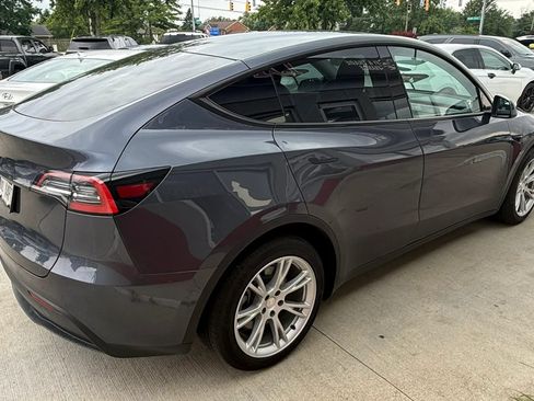 Used 2021 Tesla Model Y Long Range AWD/4WD image 3