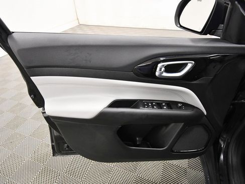 Used 2023 Jeep Compass Limited image 13