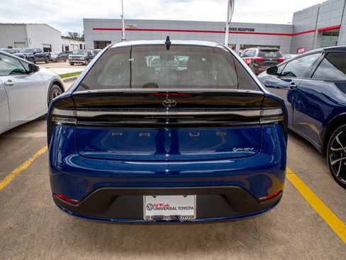New 2026 Toyota Prius Plug-In Hybrid FWD image 8