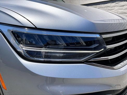 Certified 2023 Volkswagen Tiguan SE w/ Panoramic Sunroof Package FWD image 27