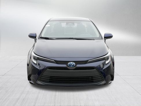 Certified 2025 Toyota Corolla LE w/ Convenience Package image 2