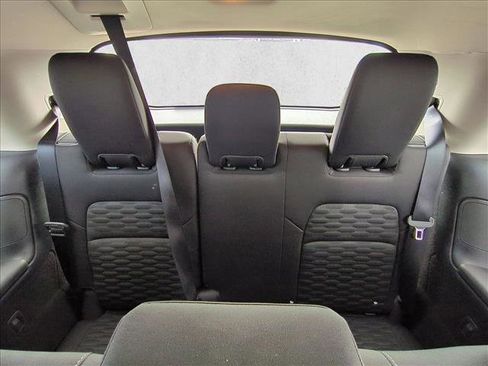 Used 2025 Nissan Pathfinder SV image 19