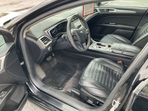 Used 2017 Ford Fusion SE w/ Fusion SE Technology Package FWD image 8