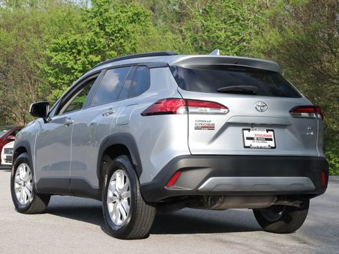 Used 2023 Toyota Corolla Cross LE image 4