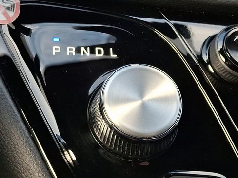 Used 2025 Chrysler Pacifica Limited image 30