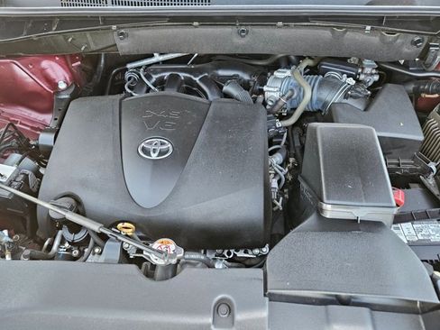 Used 2019 Toyota Highlander XLE FWD image 24