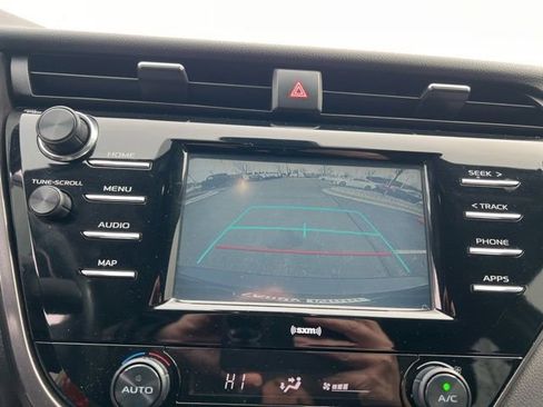 Used 2020 Toyota Camry SE image 17