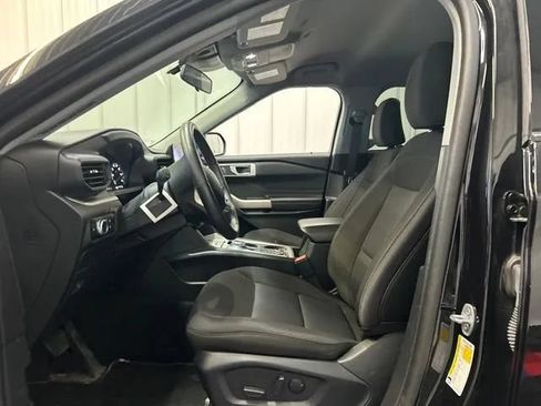 Used 2023 Ford Explorer XLT AWD/4WD image 10