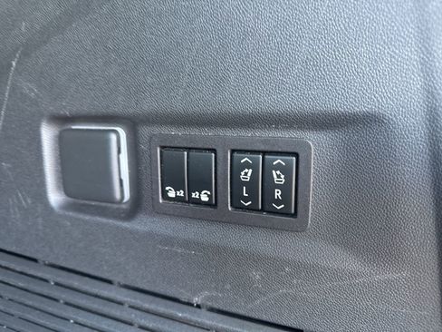 Used 2023 Chevrolet Suburban RST AWD/4WD image 15