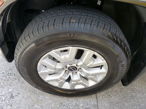 Used 2024 Nissan Frontier SV w/ SV Convenience Package image 37