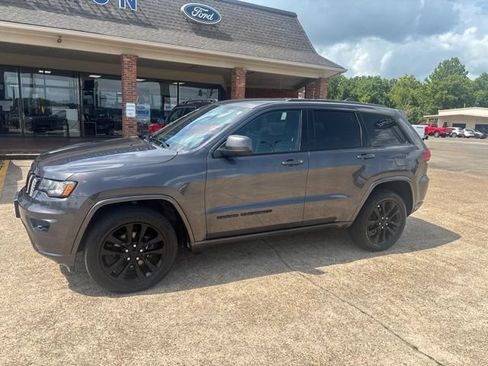 Used 2018 Jeep Grand Cherokee Altitude AWD/4WD image 1