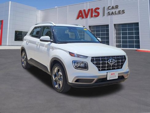 Used 2025 Hyundai Venue SEL FWD image 9