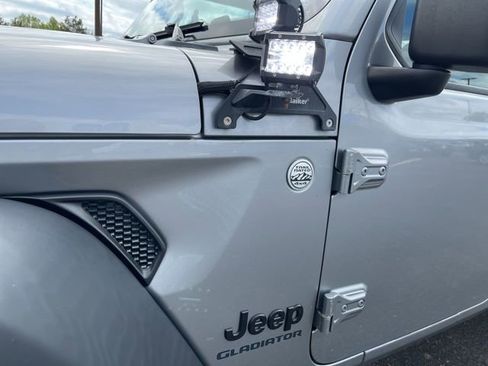 Used 2020 Jeep Gladiator Sport w/ Quick Order Package 24S AWD/4WD image 28