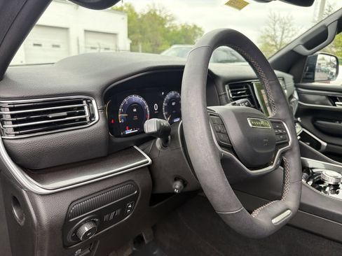 Used 2023 Jeep Wagoneer 4WD w/ Convenience Group I image 22