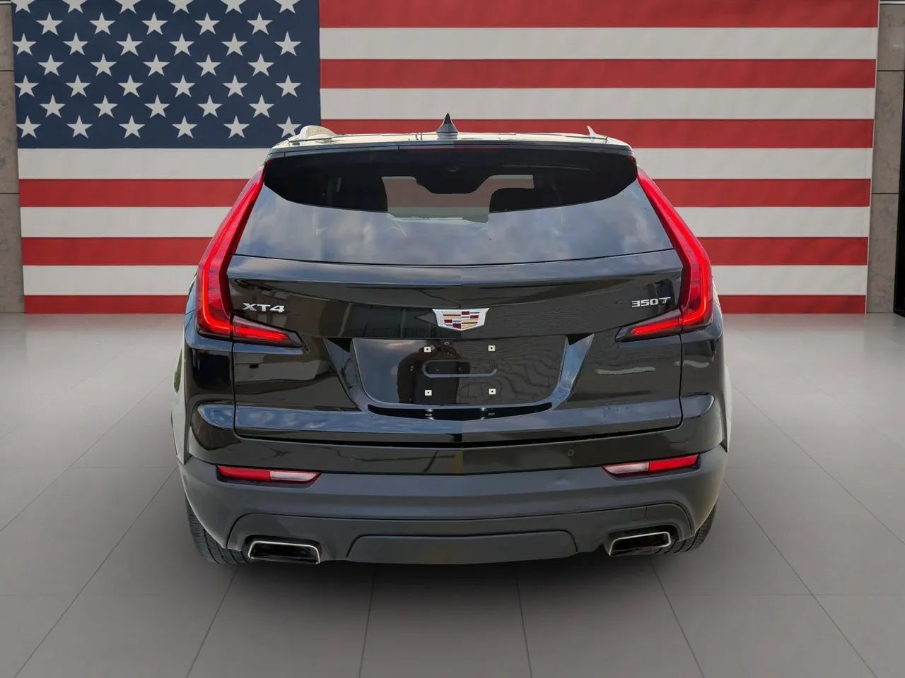 Used 2023 Cadillac XT4 Luxury w/ Cold Weather Package FWD image 12