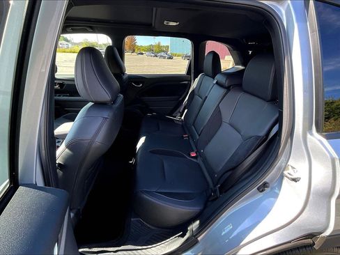 Used 2025 Subaru Forester Touring image 21