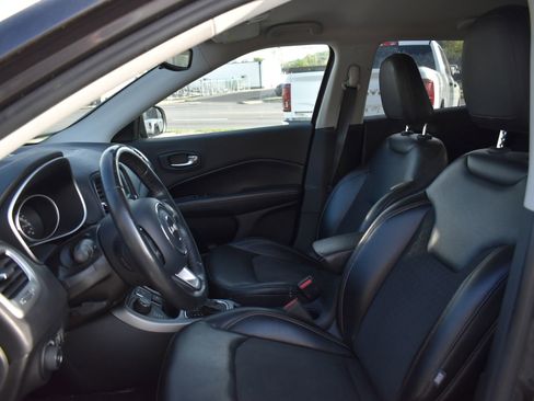 Used 2018 Jeep Compass Latitude w/ Cold Weather Group AWD/4WD image 12