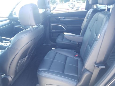 Used 2023 Kia Telluride EX w/ EX Captain's Chair Package FWD image 12