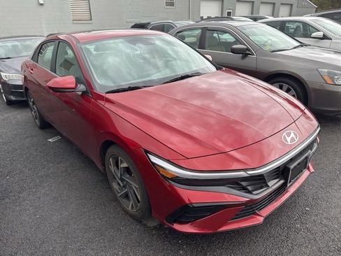 Used 2025 Hyundai Elantra SEL FWD image 1