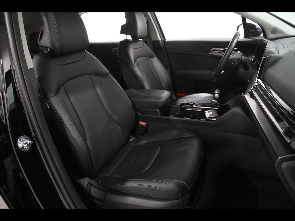 Used 2025 Kia Sportage EX AWD/4WD image 18