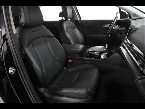 Used 2025 Kia Sportage EX AWD/4WD image 18