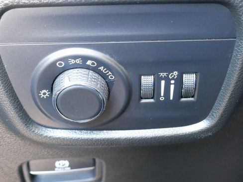 Used 2024 Jeep Grand Cherokee Altitude image 27