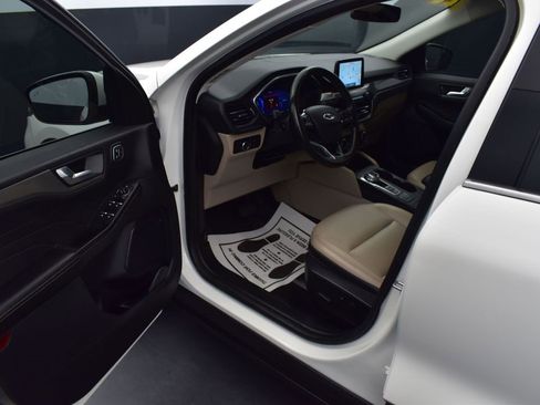 Used 2022 Ford Escape Titanium w/ Class II Trailer Tow Package image 11